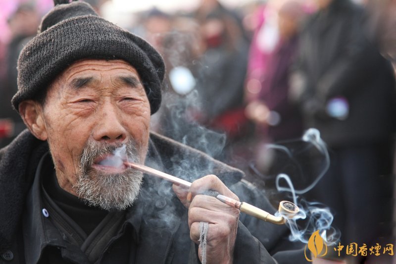 旱煙和煙卷哪個危害大，旱煙袋很有講究