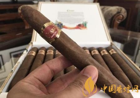 庫阿巴杰出雪茄圖片及口感品析 適合老茄客的一款雪茄！